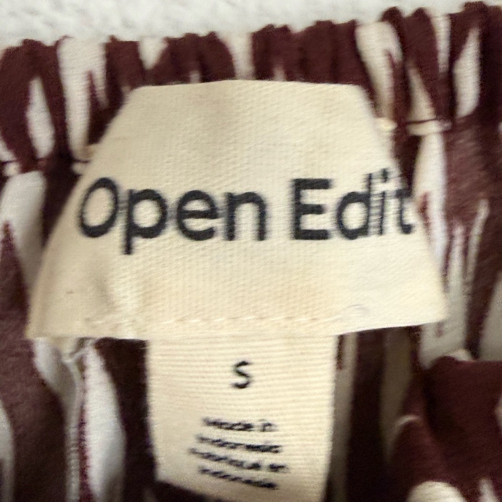 Open edit Chic Smocked Brown and White Blouse - Picture 4 of 6